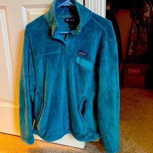 Patagonia pullover fleece. Teal color very soft